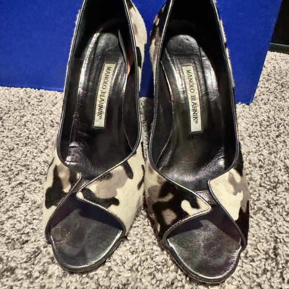 Manolo Blahnik Pumps - Picture 1 of 7